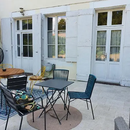 Bed & Breakfast H De Surgeres