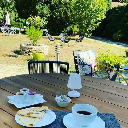 H De Bed & Breakfast