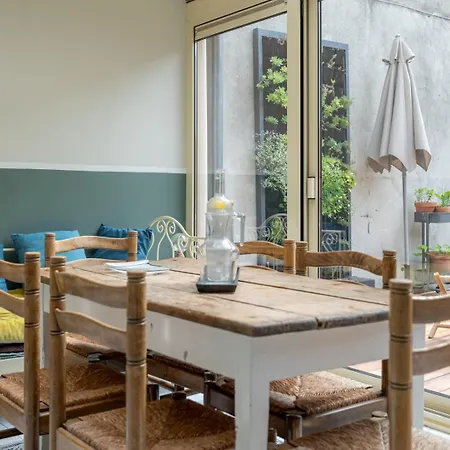 H De Bed & Breakfast