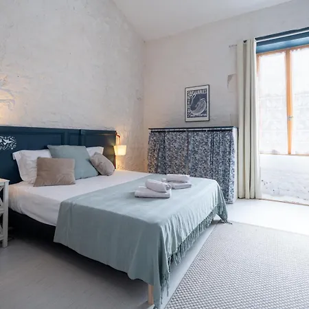 H De 4* Surgères