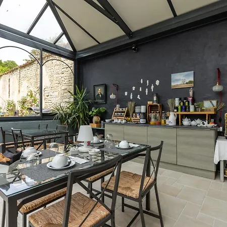 Bed & Breakfast H De Surgeres