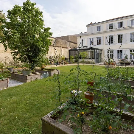 Bed & Breakfast H De Surgeres