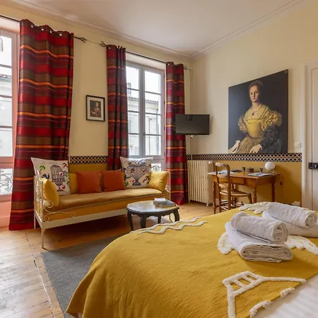 H De Bed & Breakfast