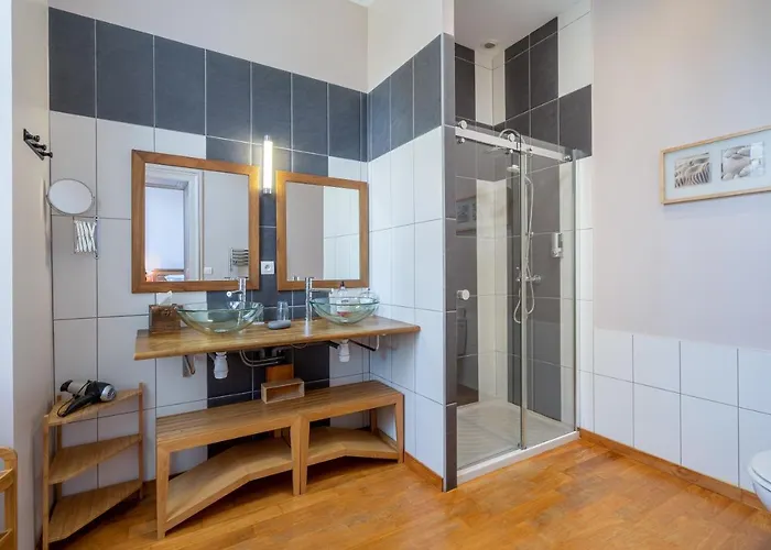 H De Bed & Breakfast