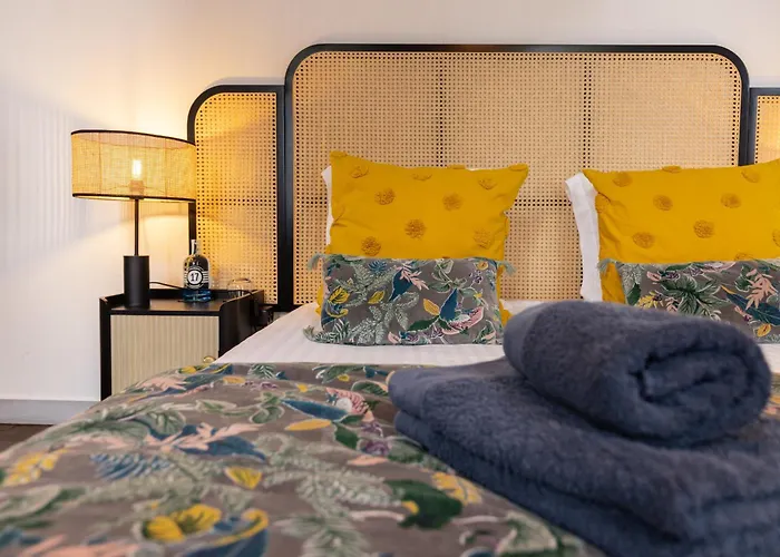 H De Bed & Breakfast